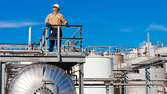 Men inspecting equipment in facility - Ecolab suppliers